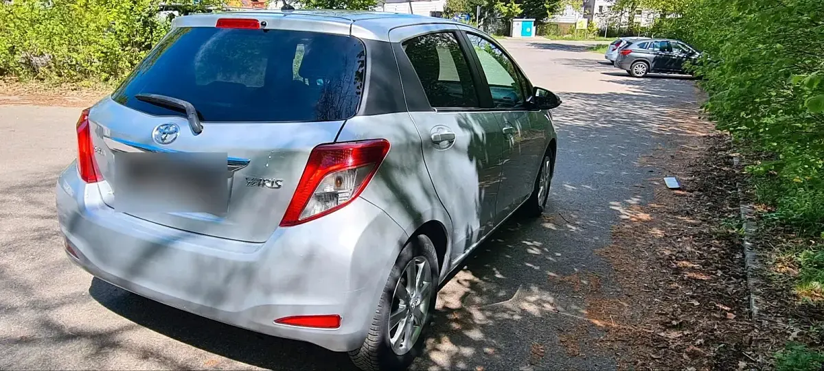 Gebraucht Toyota Yaris Edition 69 PS (50 kW) 2013 Silber Kleinwagen