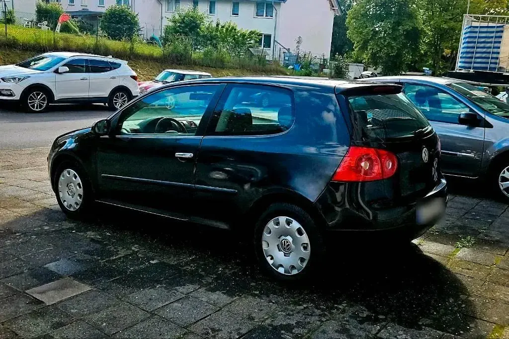 Gebraucht VW Golf V 102 PS (75 kW) 2004 Schwarz Kleinwagen