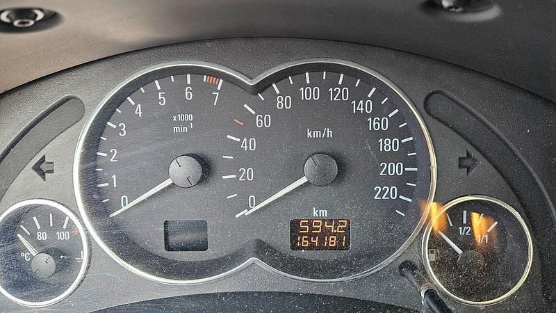 Używany Opel Meriva 101 KM (74 kW) 2004 Czerwony Minivan