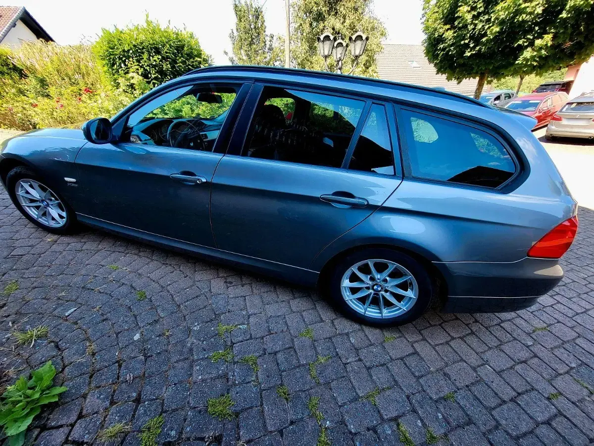 Gebraucht BMW 320 Sport Line 184 PS (135 kW) 2010 Grau Limousine