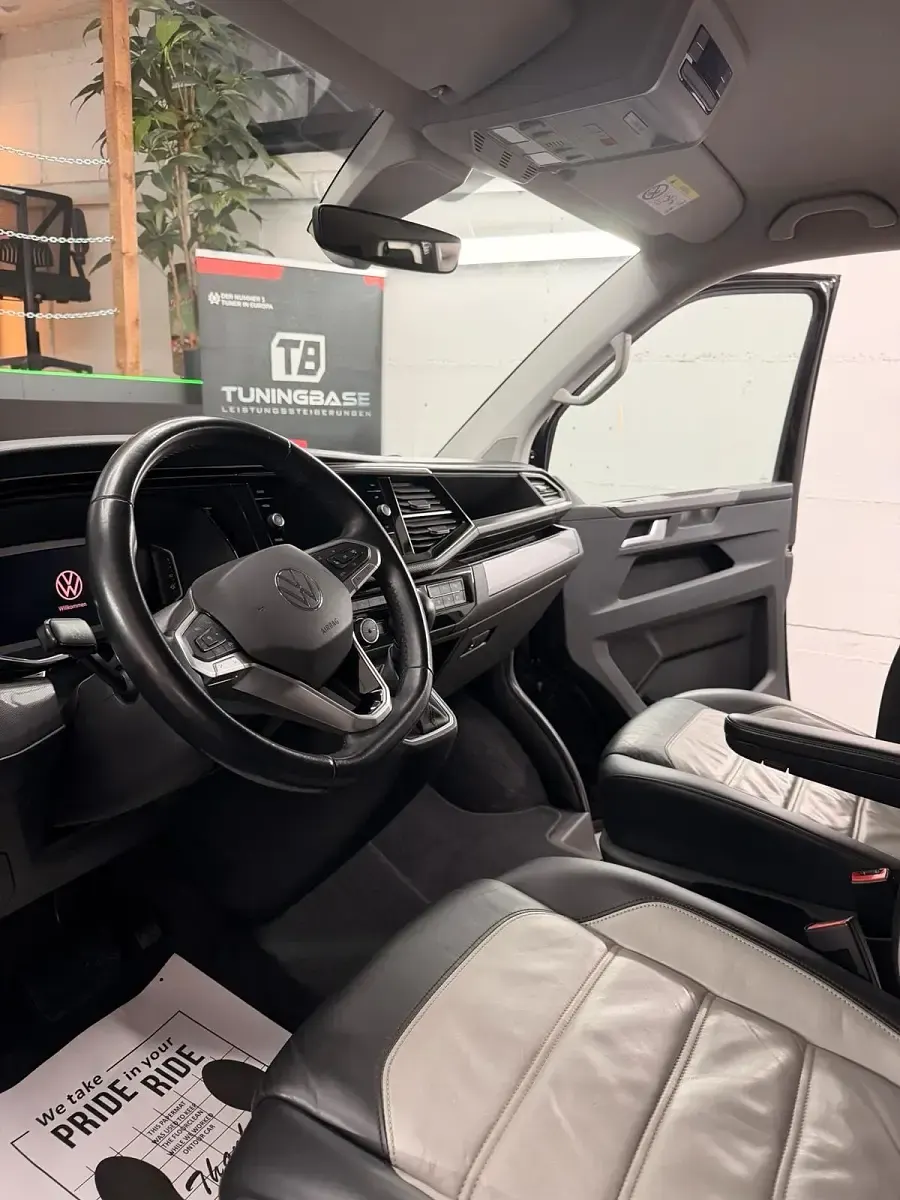 Gebraucht VW Multivan Highline 146 PS (107 kW) 2021 Schwarz Van / Kleinbus
