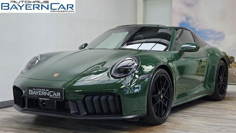 Sonderlackierung irishgreen Gebraucht 2025 Porsche 911 Targa 4 Cabrio | 224.789 € - Bild 1/4