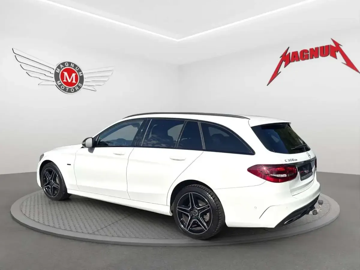 Gebraucht Mercedes C300e AMG 306 PS (225 kW) 2022 Polarweiss Kombi