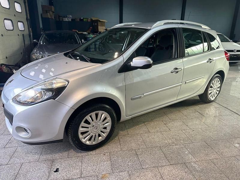Gebraucht Renault Clio II Dynamique 75 PS (55 kW) 2011 Silber Limousine