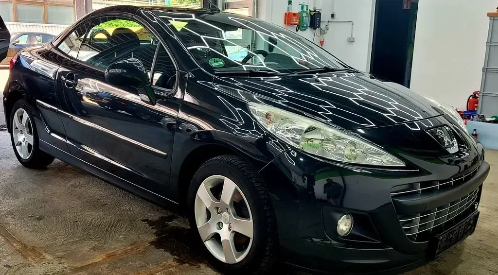 Gebraucht Peugeot 207 CC Active 120 PS (88 kW) 2012 Noir obsidien Cabrio