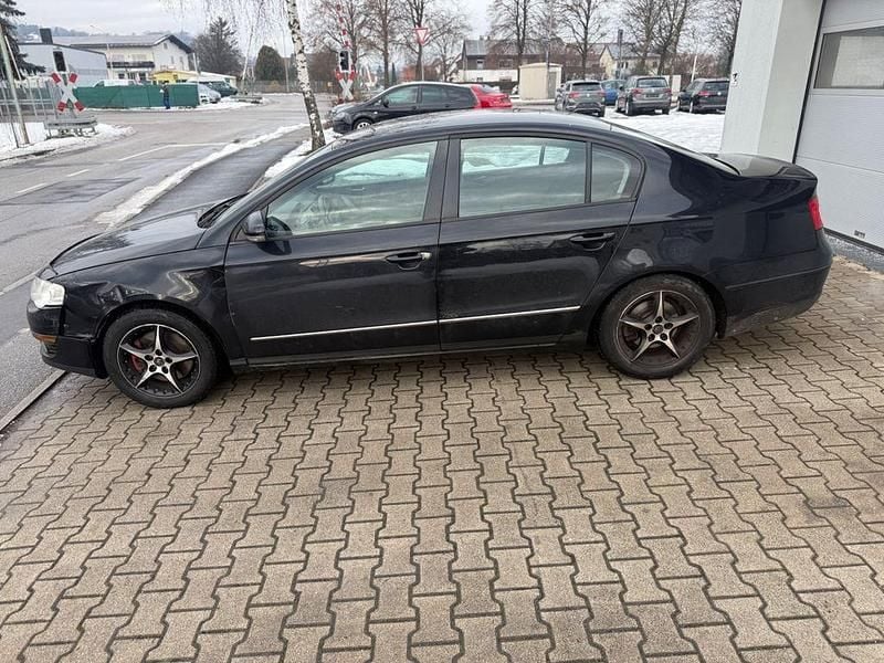 Second-hand VW Passat 105 CP (77 kW) 2005 Negru Berlinǎ