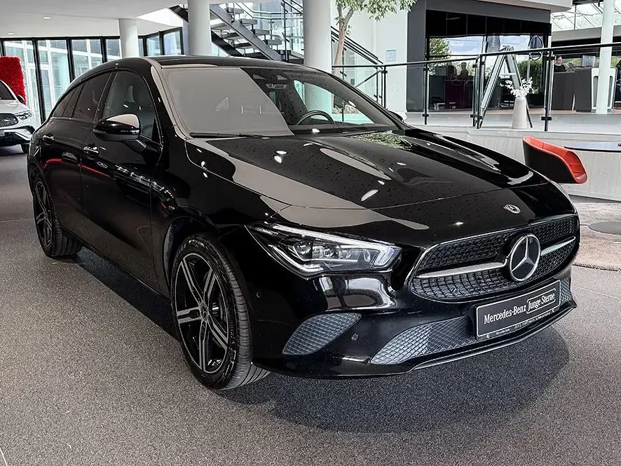 Gebraucht Mercedes CLA250e Night 160 PS (117 kW) 2023 Schwarz Coupé