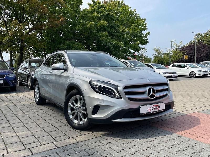 Gebraucht Mercedes GLA200 156 PS (114 kW) 2015 Silber SUV