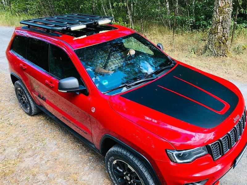 Rot Gebraucht 2019 Jeep Grand Cherokee SUV | 32.500 € (Etwas zu teuer) - Bild 1/4