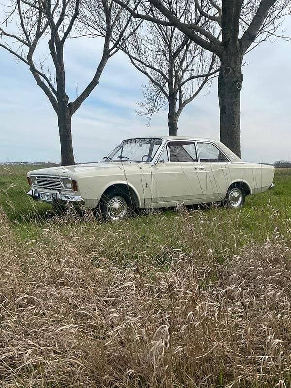 Weiß Gebraucht 1967 Ford 17M Limousine | 23.500 € - Bild 1/4