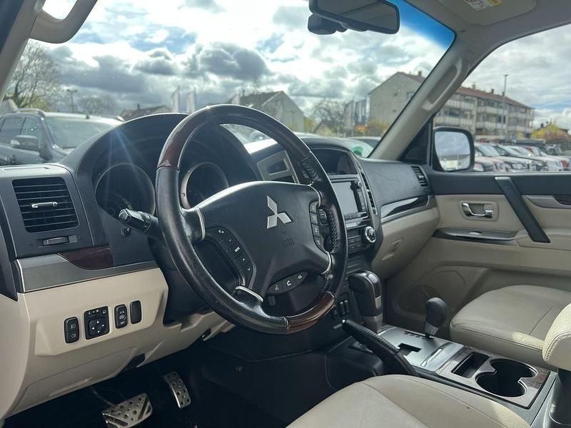 Gebraucht Mitsubishi Pajero Plus 190 PS (139 kW) 2017 Granitbraun (metallic) SUV