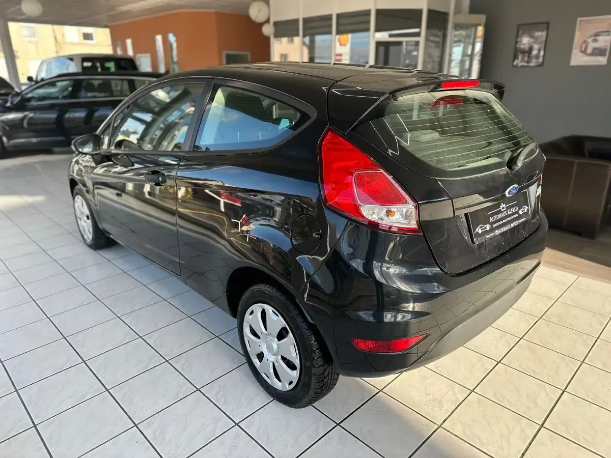 Usata Ford Fiesta 60 CV (44 kW) 2013 Nero Utilitaria