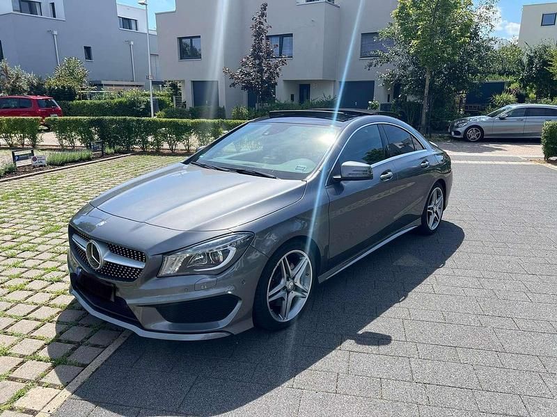Grau Gebraucht 2013 Mercedes CLA220 AMG Limousine | 16.700 € (Fairer Preis) - Bild 1/4