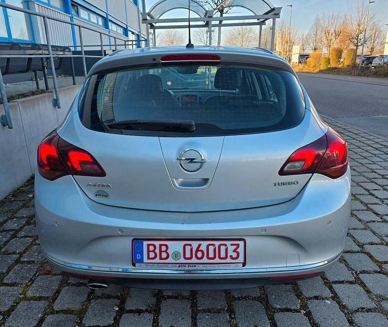 Gebraucht Opel Astra 140 PS (102 kW) 2014 Silber Limousine