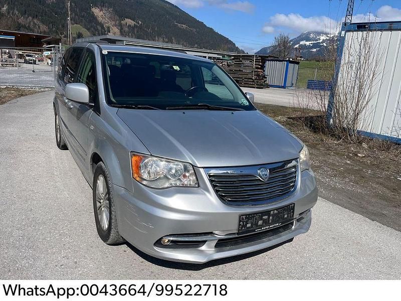 Silber Gebraucht 2012 Lancia Voyager Silver Van / Kleinbus | 3.990 € (Superpreis) - Bild 1/4