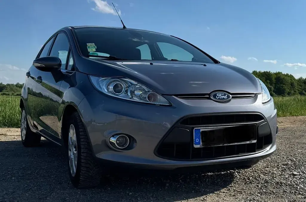 Usata Ford Fiesta Titanium 97 CV (71 kW) 2012 Grigio Berlina