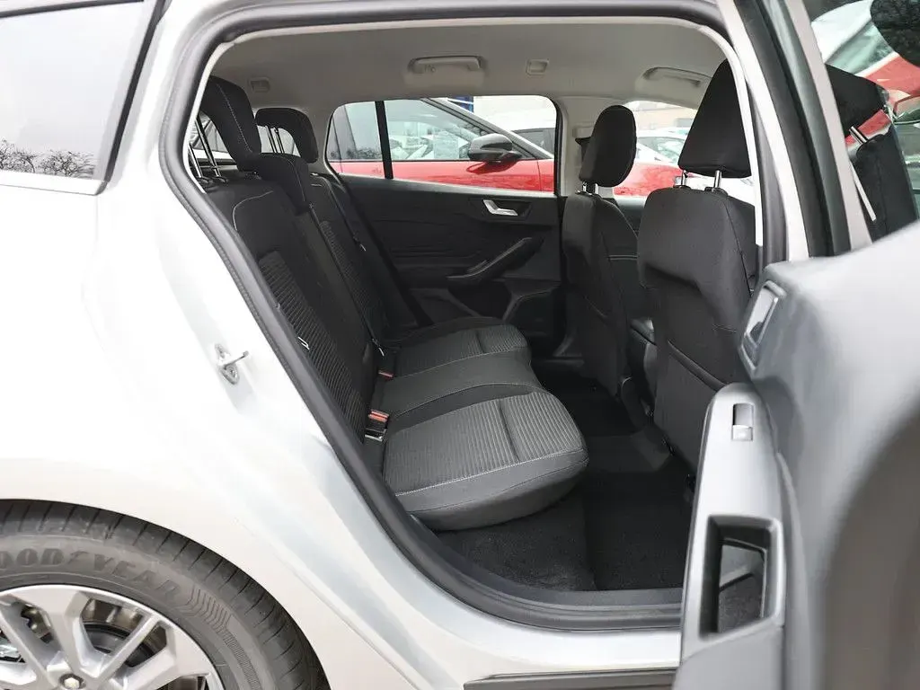 Neu Ford Focus Titanium X 125 PS (91 kW) 2026 Silber Limousine