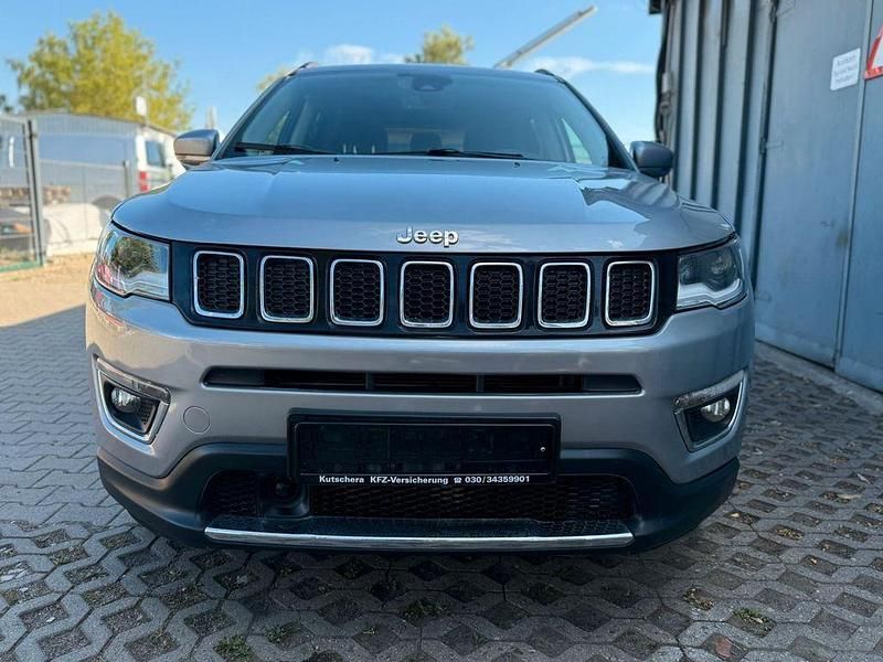 Grau Gebraucht 2020 Jeep Compass Limited SUV | 14.990 € (Fairer Preis) - Bild 1/4