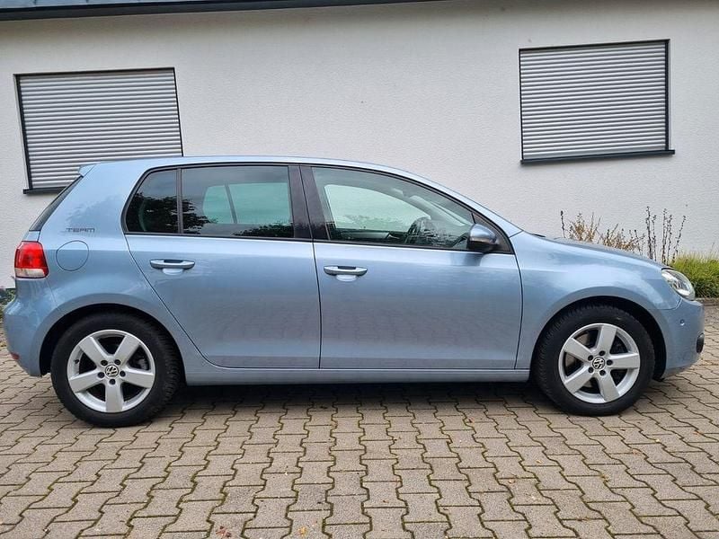 Blau Gebraucht 2010 VW Golf VI Comfortline Limousine | 9.400 € (Etwas zu teuer) - Bild 1/4