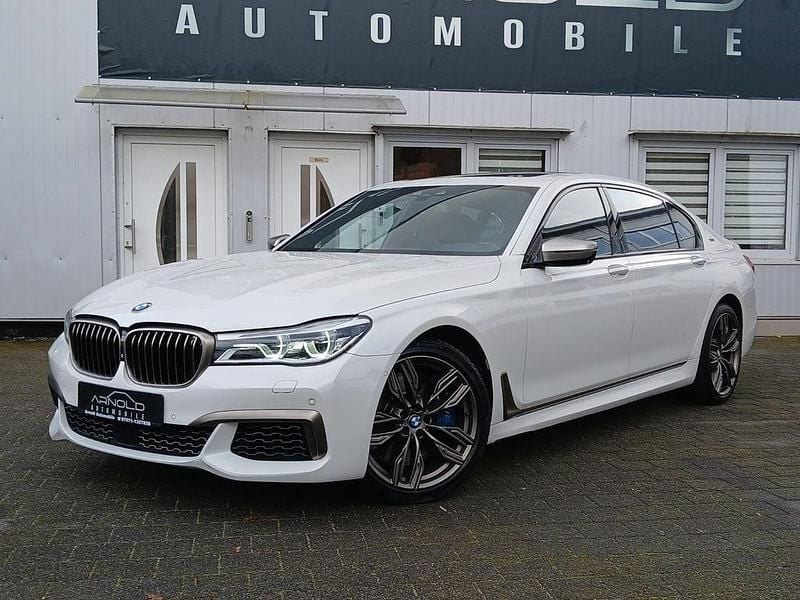 Weiß Gebraucht 2017 BMW M760 M Sport Limousine | 43.990 € (Fairer Preis) - Bild 1/4
