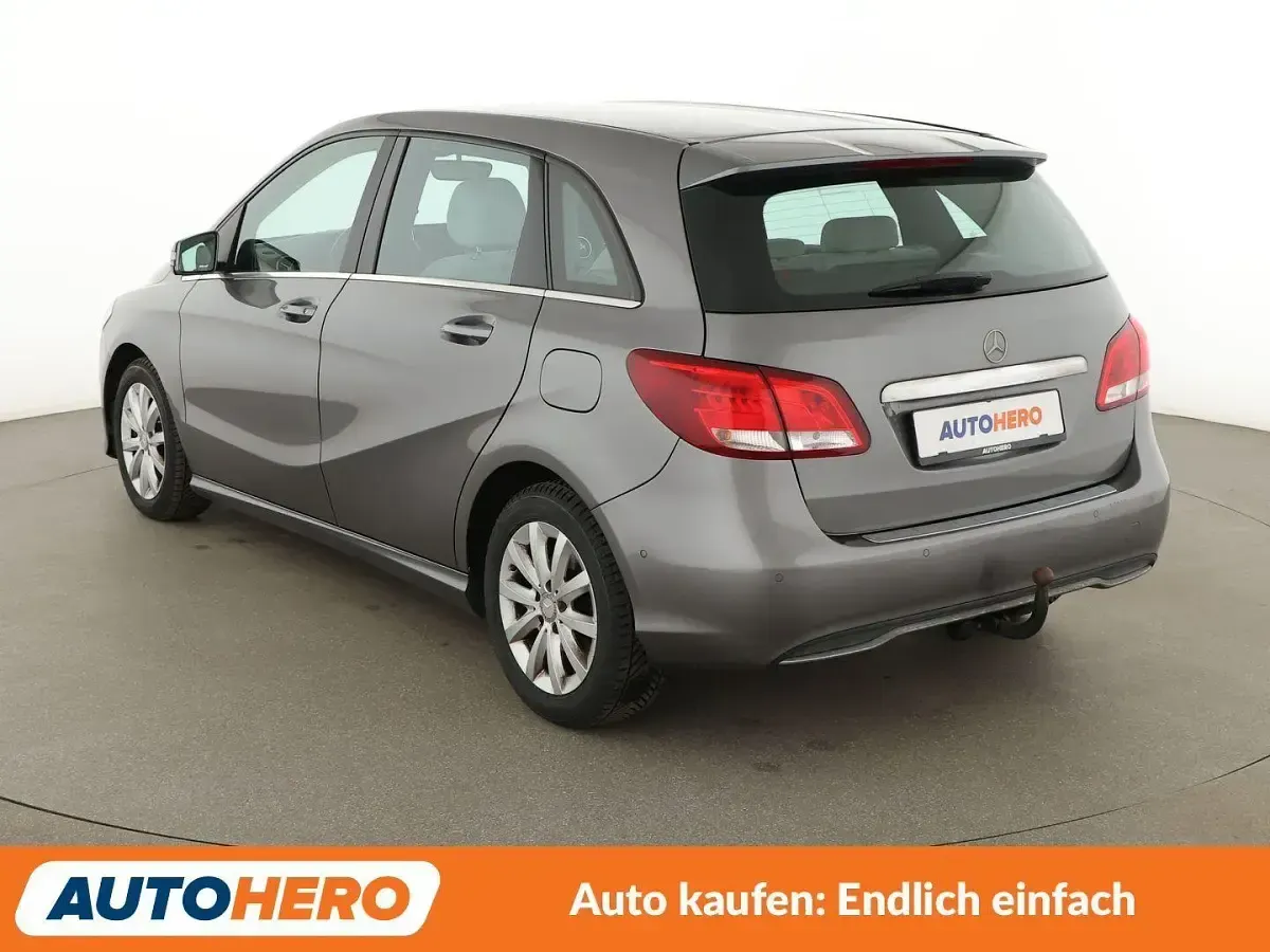 Gebraucht Mercedes B180 Style 122 PS (89 kW) 2015 Grau Kleinwagen