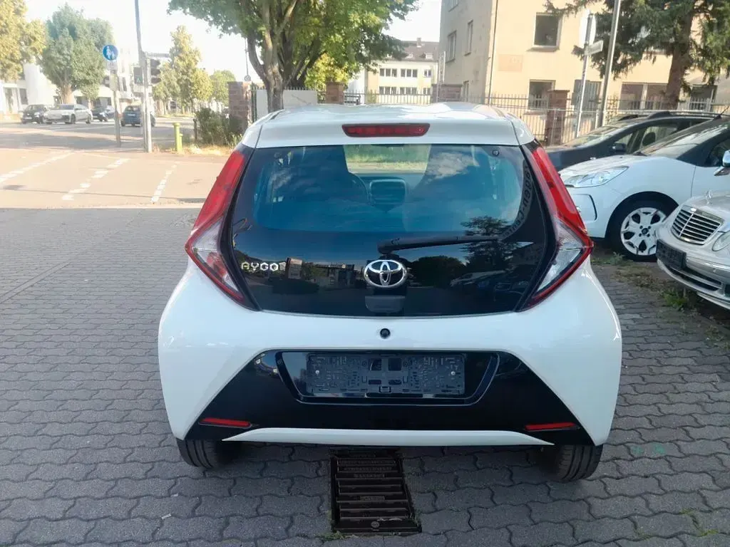 Gebraucht Toyota Aygo X-play 72 PS (52 kW) 2019 Weiß Kleinwagen