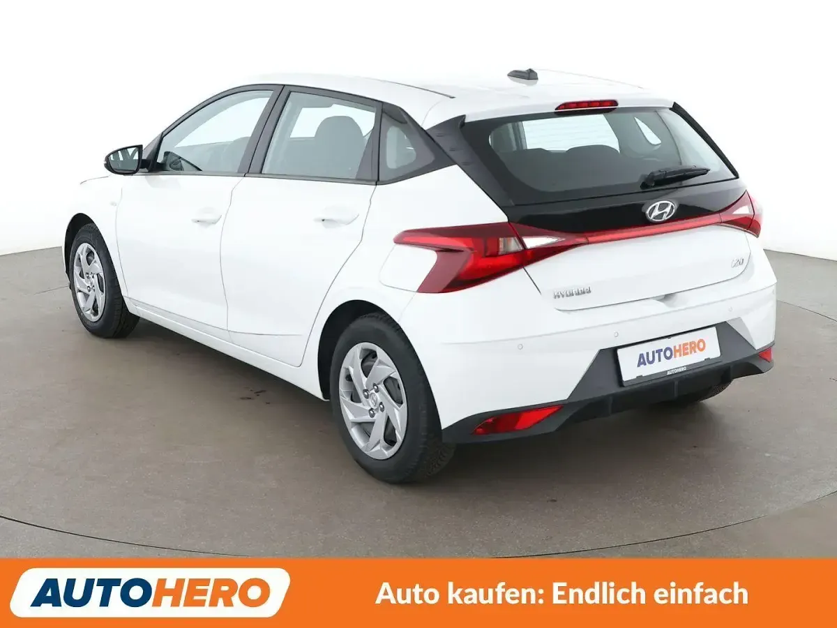 Gebraucht Hyundai i20 Select 101 PS (74 kW) 2021 Weiß Kleinwagen