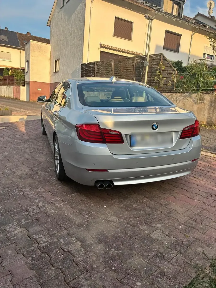 Gebraucht BMW 530 245 PS (180 kW) 2010 Silber Limousine