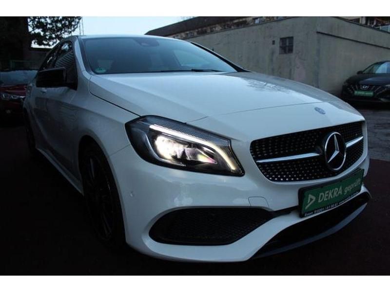 Gebraucht Mercedes A200 156 PS (114 kW) 2016 Calcitweiss/zirrusweiss Limousine