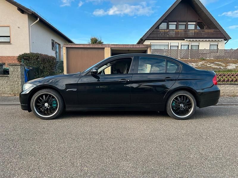 Schwarz Gebraucht 2009 BMW 318 Limousine | 2.200 € (Superpreis) - Bild 1/4