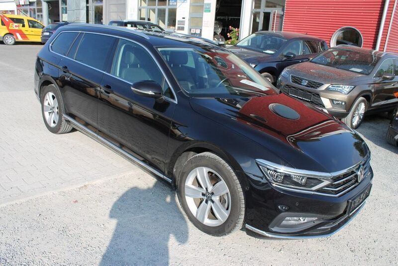 Schwarz metallic Gebraucht 2020 VW Passat Elegance Kombi | 25.880 € (Fairer Preis) - Bild 1/4