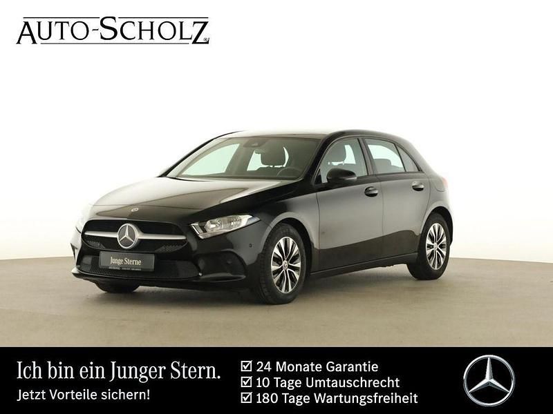 Schwarz Gebraucht 2022 Mercedes A180 Business Limousine | 22.436 € (Superpreis) - Bild 1/4