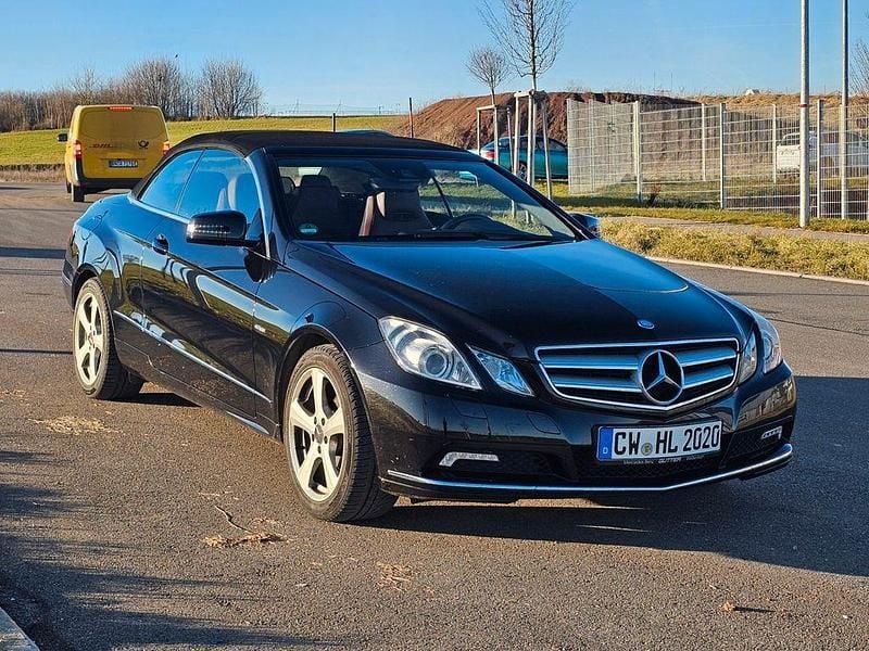 Gebraucht Mercedes E200 184 PS (135 kW) 2010 Schwarz Cabrio
