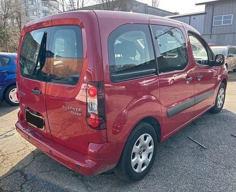 Gebraucht Peugeot TePee 99 PS (72 kW) 2017 Van / Kleinbus