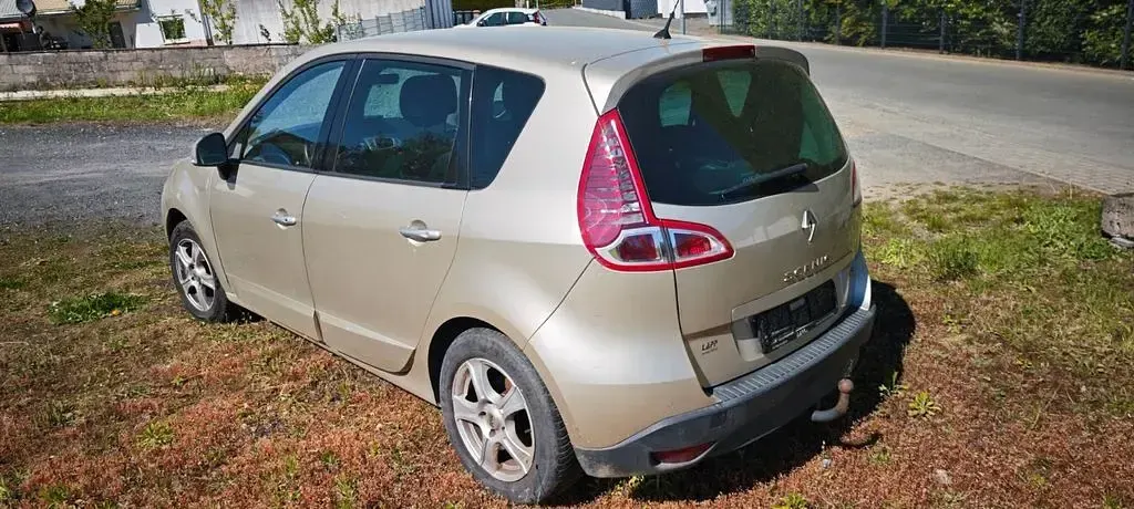 Usata Renault Scénic III Dynamique 131 CV (96 kW) 2010 Oro Monovolume