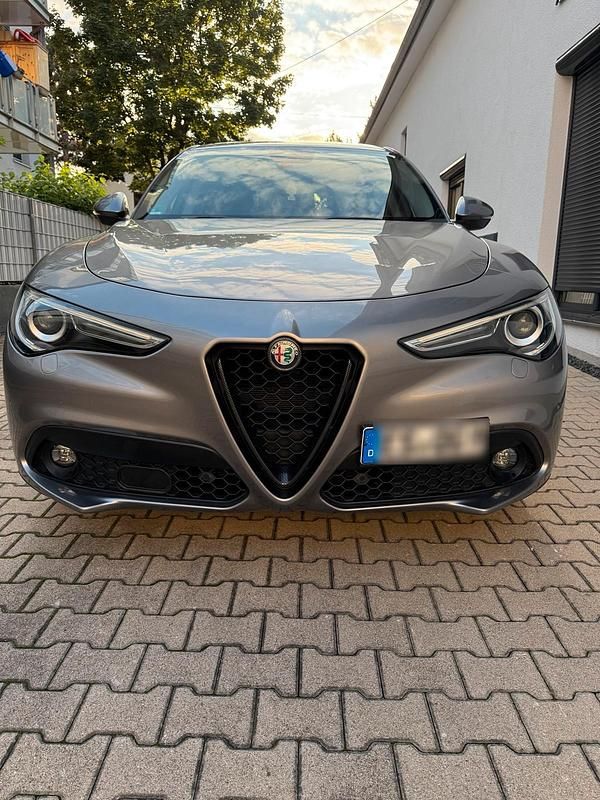 Gebraucht Alfa Romeo Stelvio 210 PS (154 kW) 2017 Grau SUV