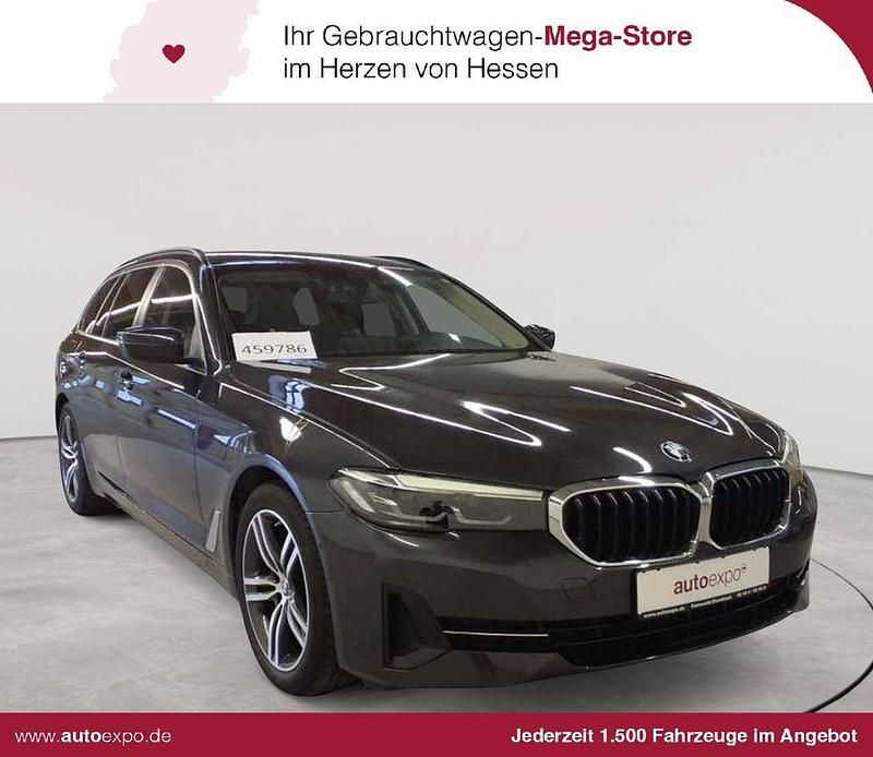 Grau Gebraucht 2023 BMW 520 Sport Line Kombi | 30.889 € (Superpreis) - Bild 1/4
