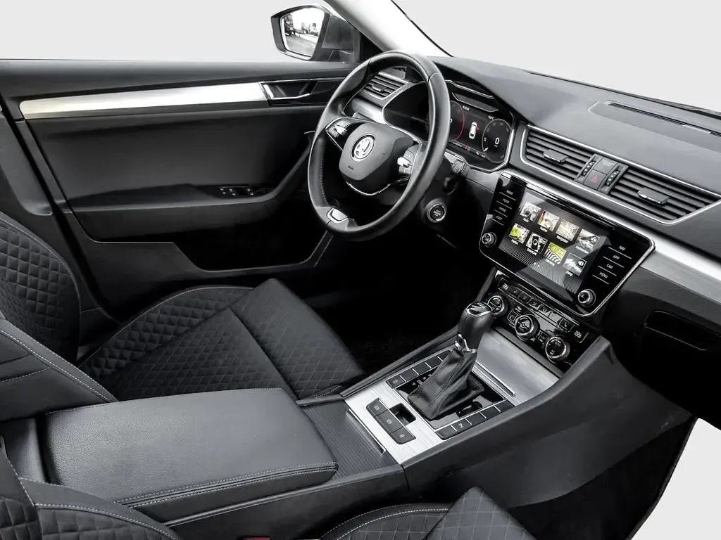 Gebraucht Skoda Superb Ambition 150 PS (110 kW) 2022 Grau Kombi