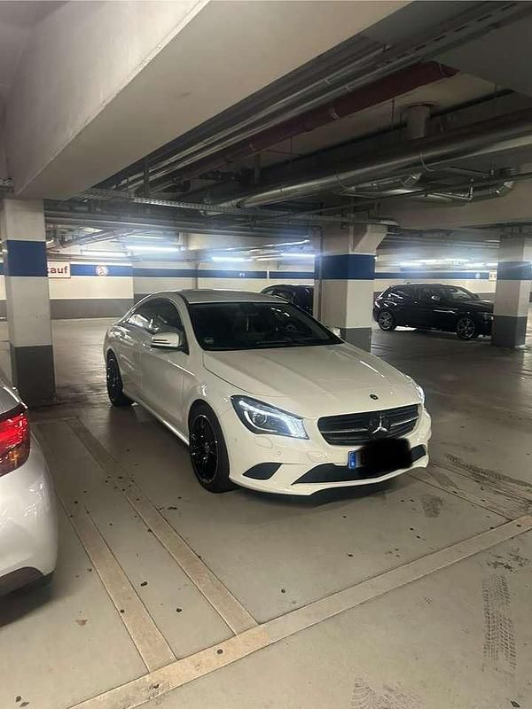 Gebraucht 2015 Mercedes CLA180 AMG line Limousine | 15.400 € (Fairer Preis) - Bild 1/4