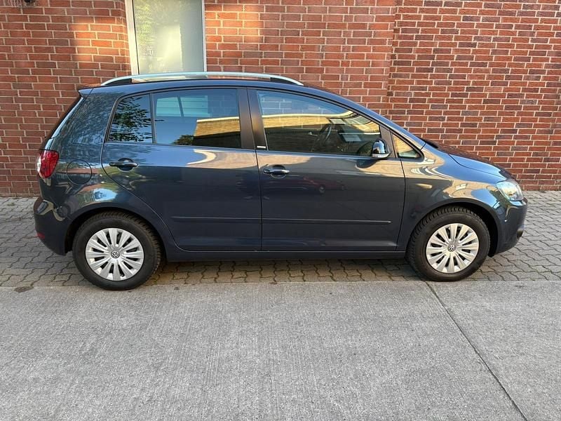 Second-hand VW Golf VII 105 CP (77 kW) 2012 Albastru Berlinǎ