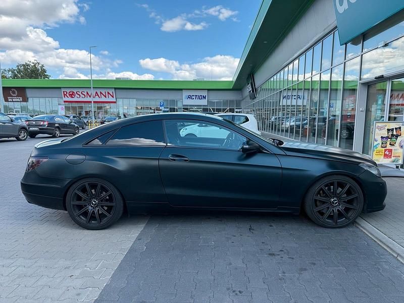 Grün Gebraucht 2009 Mercedes E500 Coupé | 12.500 € (Guter Preis) - Bild 1/4