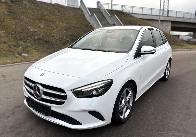 Gebraucht Mercedes B200 150 PS (110 kW) 2020 Weiß Van / Kleinbus