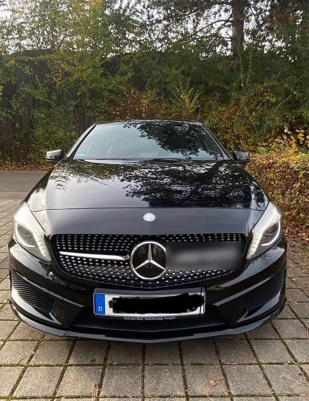 Schwarz Gebraucht 2015 Mercedes A200 AMG line Limousine | 13.590 € (Etwas zu teuer) - Bild 1/4