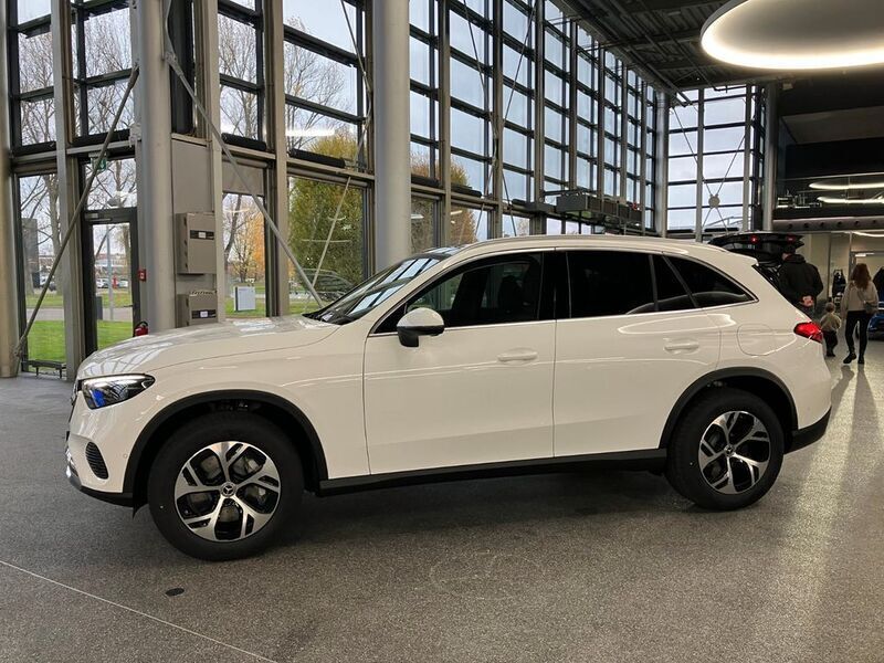 Gebraucht Mercedes GLC300e 204 PS (150 kW) 2024 Weiß SUV