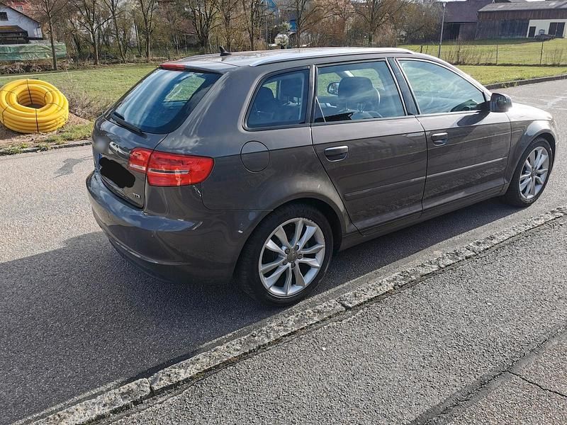 Gebraucht Audi A3 140 PS (102 kW) 2011 Grau Kleinwagen