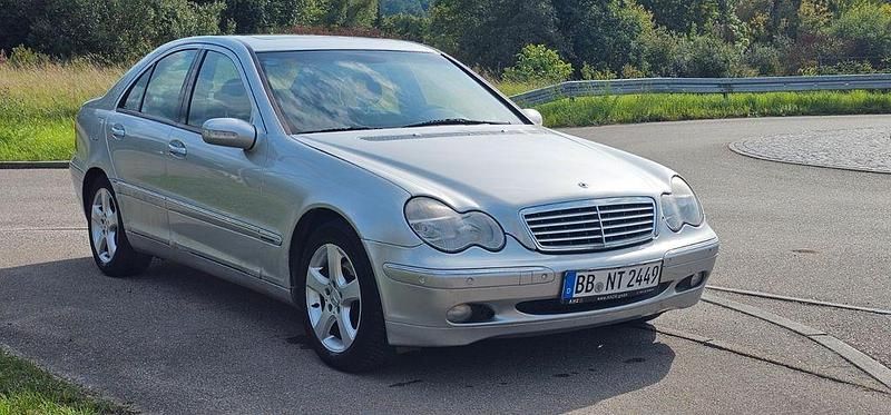 Silber Gebraucht 2002 Mercedes C220 Elegance Limousine | 2.499 € (Guter Preis) - Bild 1/4