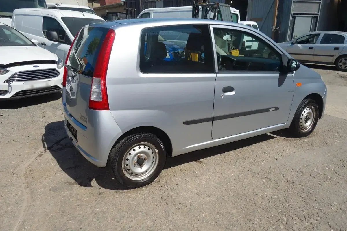 Gebraucht Daihatsu Cuore 58 PS (42 kW) 2006 Silber Kleinwagen