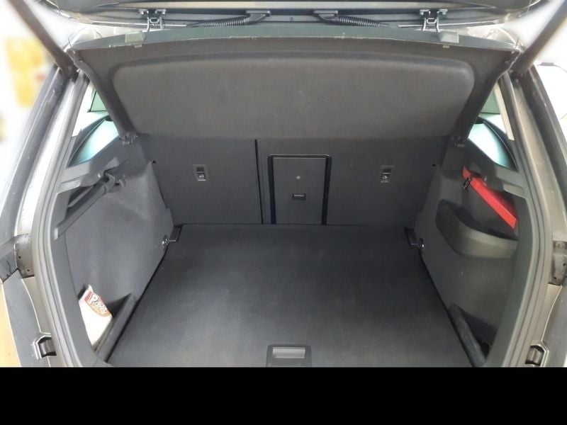 Grau Gebraucht 2024 Skoda Karoq Selection SUV | 27.599 € (Guter Preis) - Bild 1/3