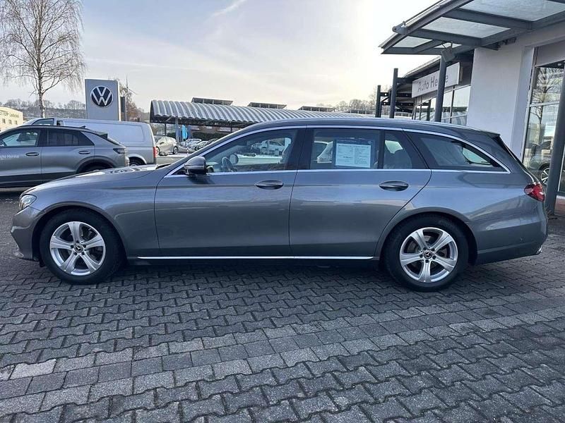 Gebraucht Mercedes E200 Avantgarde 184 PS (135 kW) 2017 Selenitgrau Kombi