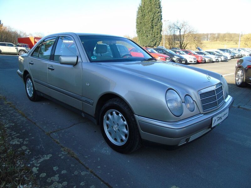 Gebraucht Mercedes E200 Elegance 136 PS (100 kW) 1996 Beige Limousine